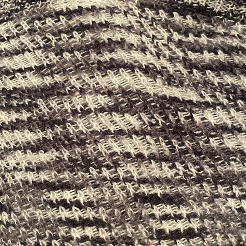 Collection Eighteen Infinity Scarf - Picture 6 of 10